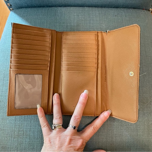 Michael Kors Jet Set trifold wallet - Picture 4 of 7